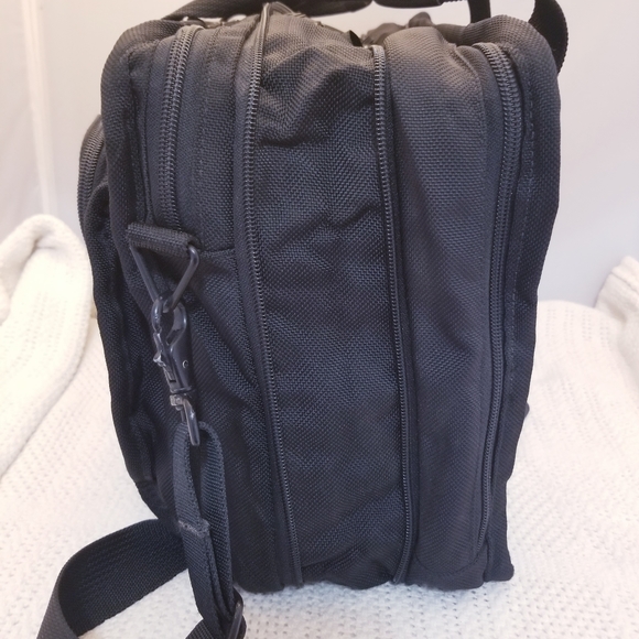 TUMI EXPANDABLE MESSENGER BRIEFCASE BLACK NYLON BAG WITH HANGTAGS - Picture 8 of 12